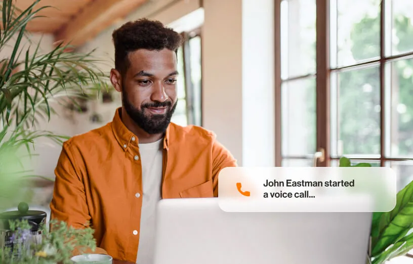 A male agent interacting with a client from a live chat app powered by the RingCentral RingCX app